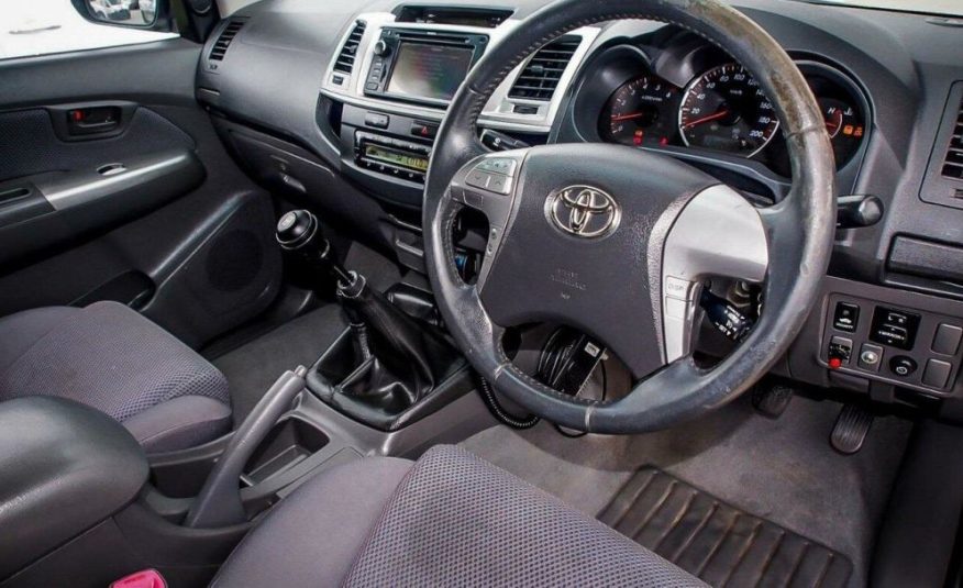 2013 Toyota Hilux SR5 (4X4)