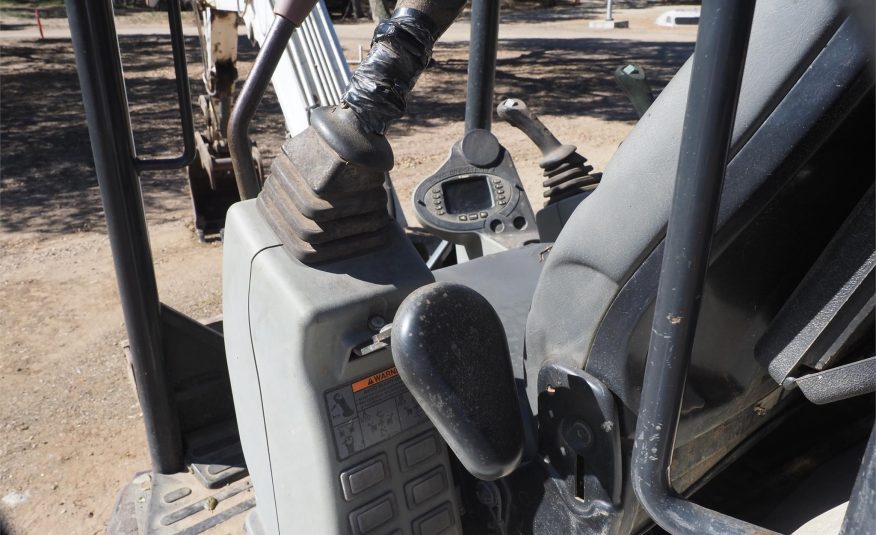 2016 BOBCAT E50 Excavator