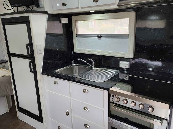 2012 Sea Breeze Model Classic 20 Caravan 21ft