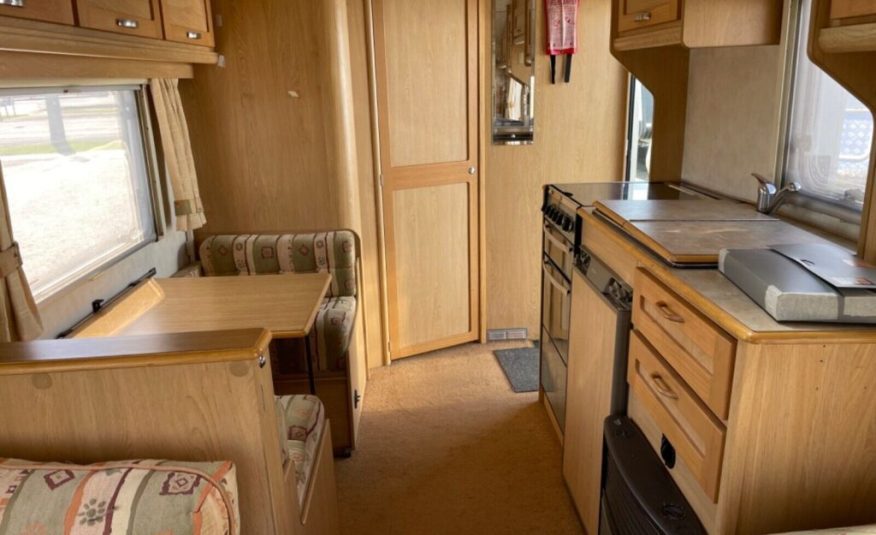 2010 Elddis Avante 524 Caravan extremely light caravan